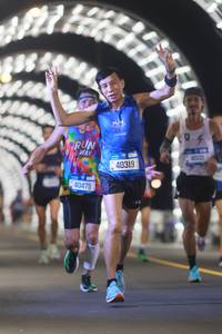 BIB: 40475, 40319, 40121
                            <button type="button" onclick="openModal(20147240)" class="btn btn-primary btn-sm float-right btn-popup" data-toggle="modal" data-target=".modal-high-quality">
                        <i class="fas fa-shopping-cart"></i> Add to Cart
                    </button>
                                            <button type="button" onclick="isThisMe(20147240, true)" class="btn btn-success btn-sm float-right btn-popup btn-isme hidden" data-toggle="tooltip" data-placement="bottom" title="นี่คือรูปของคุณใช่ไหม คลิกที่นี่เพื่อเอาเข้าอัลบั้ม">
                        <i class="fas fa-plus"></i> Add to album
                    </button>
                    <button type="button" onclick="isThisMe(20147240, false)" class="btn btn-warning btn-sm float-right btn-popup btn-isnotme hidden">
                        <i class="fas fa-ban"></i> Remove from album
                    </button>